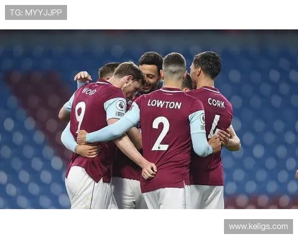 伯恩利新赛季展现逼抢风格，战术革新助力球队表现稳健