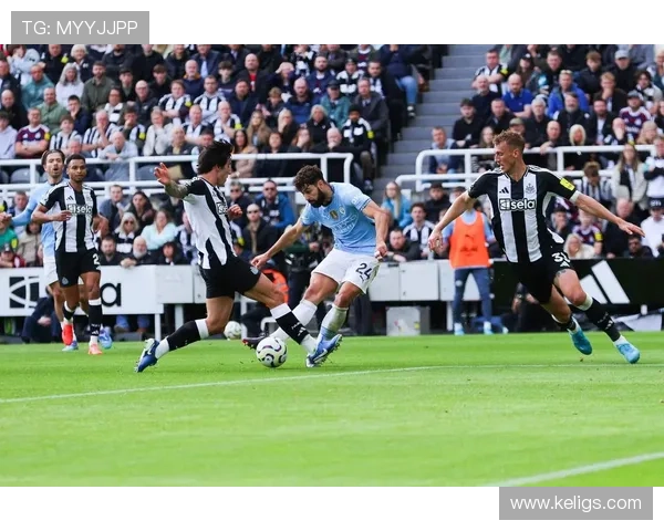 曼城如何以罗德里为核心进行战术体系重塑的最新分析与见解